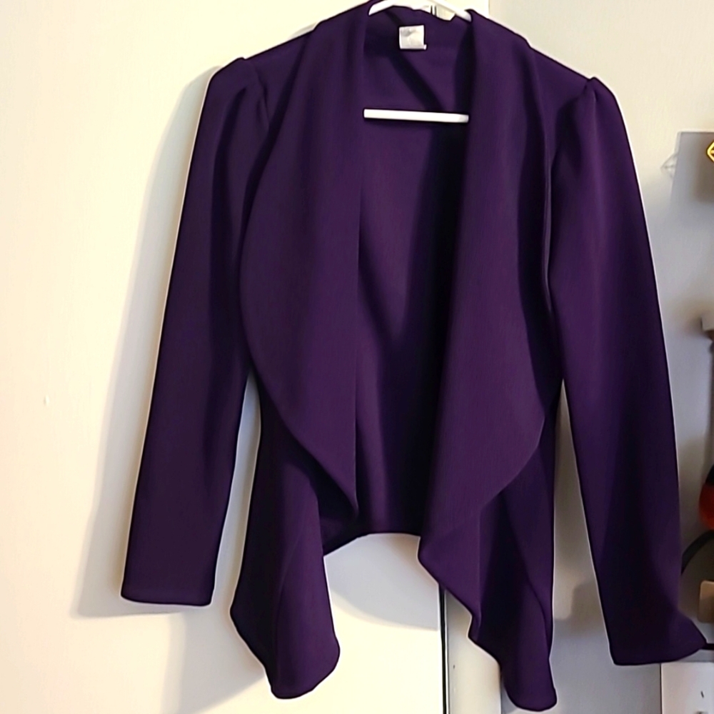 Cute purple long sleeve top. Size Medium.